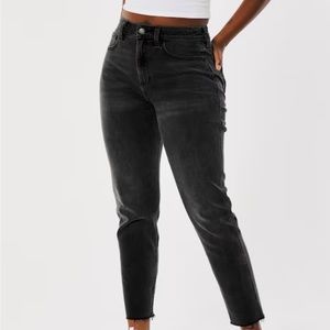NWT Hollister Curvy High-Rise Mom Jeans | SIZE 13R